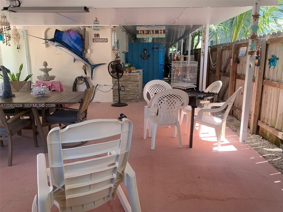 For Rent: $3,200 (1 beds, 1 baths, 900 Square Feet)