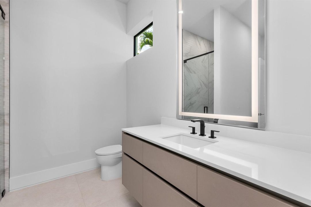 Guest Bath 1