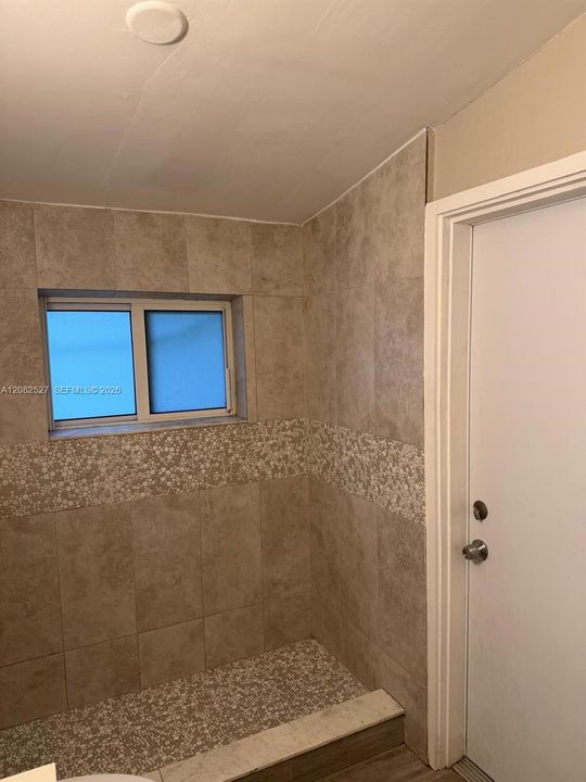 En Renta: $1,750 (1 camas, 1 baños, 2326 Pies cuadrados)