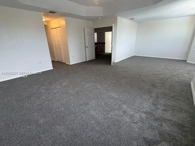 En Venta: $725,000 (4 camas, 2 baños, 2940 Pies cuadrados)