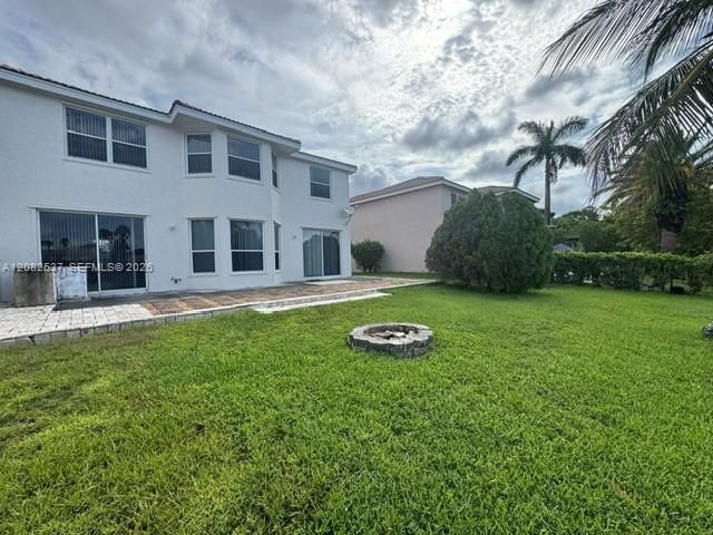 En Venta: $725,000 (4 camas, 2 baños, 2940 Pies cuadrados)