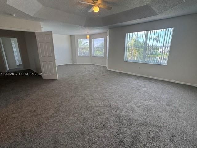 En Venta: $725,000 (4 camas, 2 baños, 2940 Pies cuadrados)