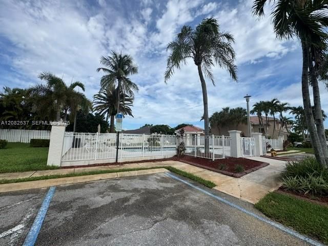 En Venta: $725,000 (4 camas, 2 baños, 2940 Pies cuadrados)