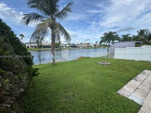 En Venta: $725,000 (4 camas, 2 baños, 2940 Pies cuadrados)