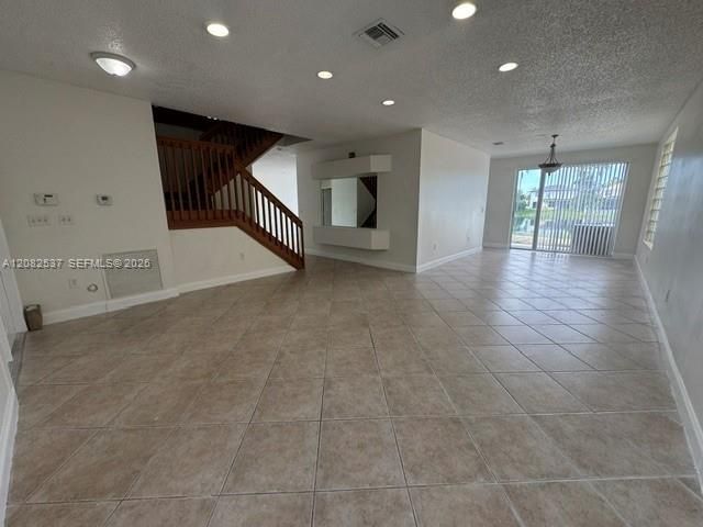 En Venta: $725,000 (4 camas, 2 baños, 2940 Pies cuadrados)