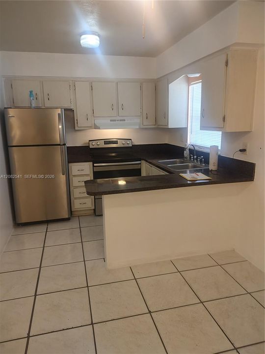В аренду: $1,590 (1 спален, 1 ванн, 3047 Квадратных фут)