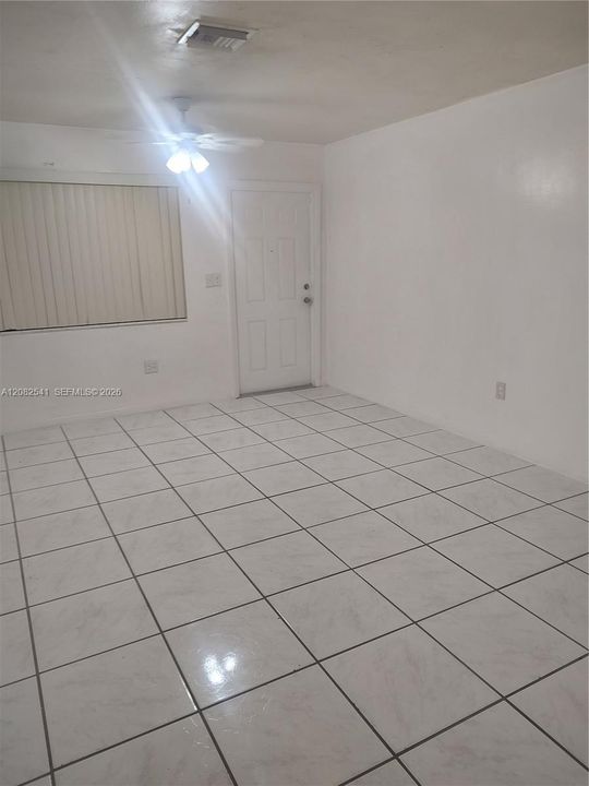 В аренду: $1,590 (1 спален, 1 ванн, 3047 Квадратных фут)