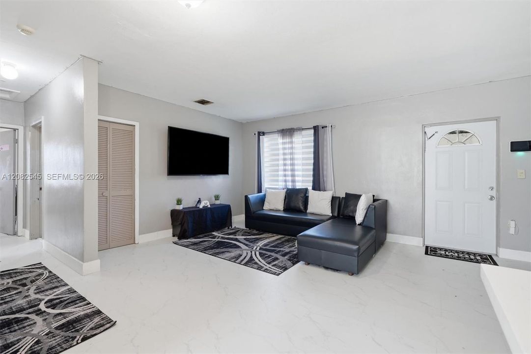 En Venta: $549,000 (3 camas, 2 baños, 1225 Pies cuadrados)
