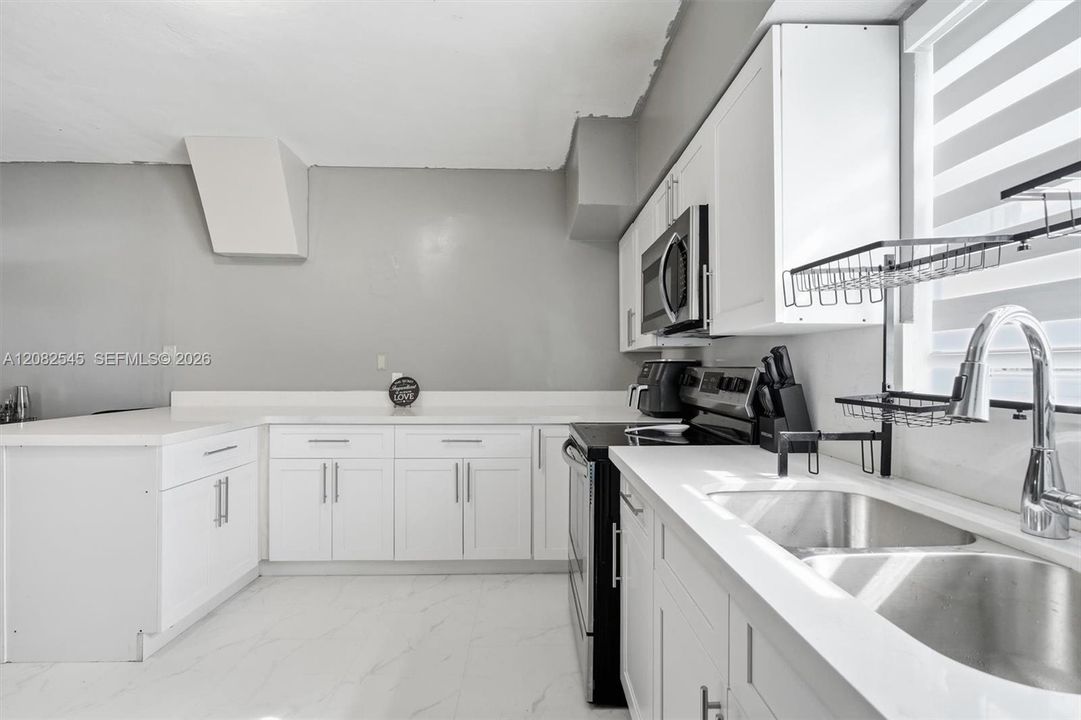 En Venta: $549,000 (3 camas, 2 baños, 1225 Pies cuadrados)