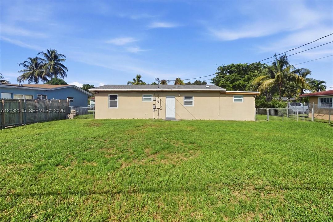 En Venta: $549,000 (3 camas, 2 baños, 1225 Pies cuadrados)