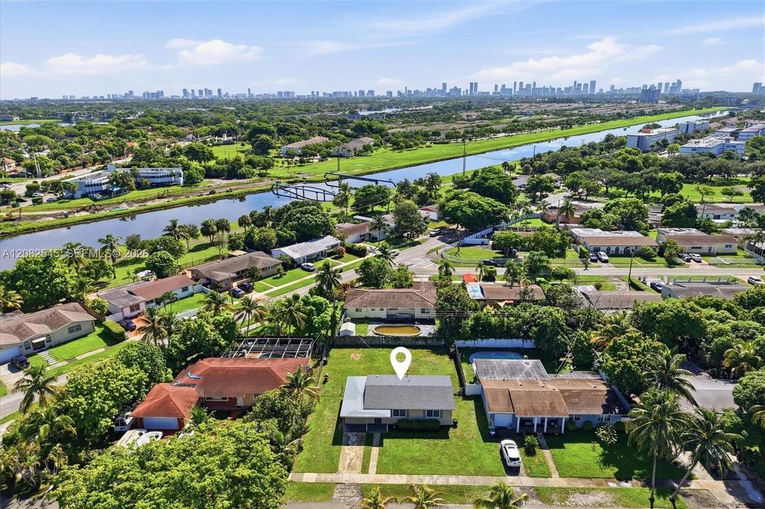 En Venta: $549,000 (3 camas, 2 baños, 1225 Pies cuadrados)