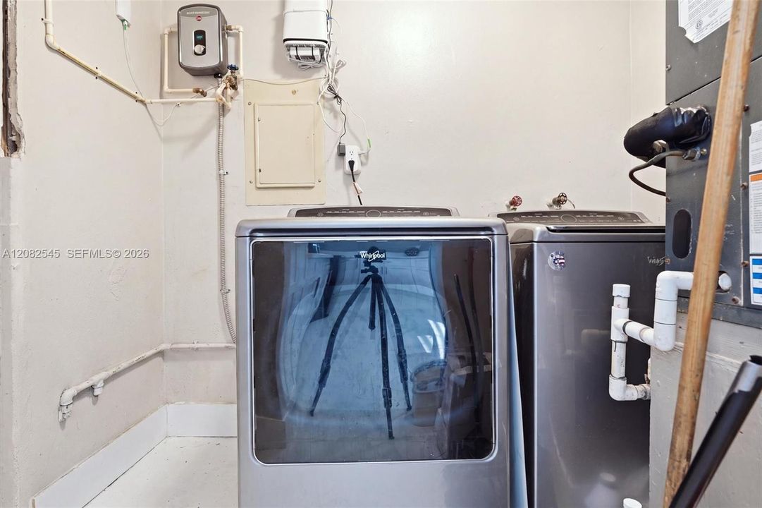 En Venta: $549,000 (3 camas, 2 baños, 1225 Pies cuadrados)
