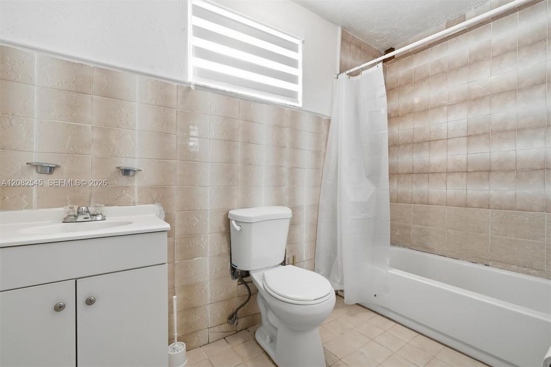 En Venta: $549,000 (3 camas, 2 baños, 1225 Pies cuadrados)
