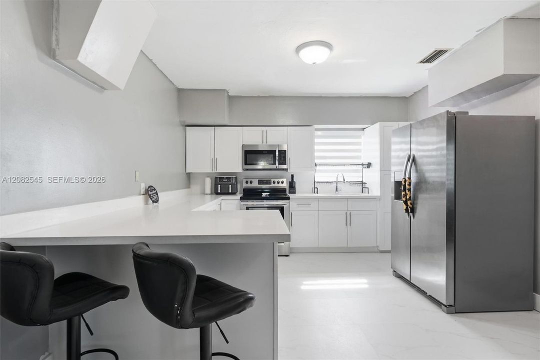 En Venta: $549,000 (3 camas, 2 baños, 1225 Pies cuadrados)