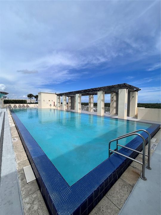 出租: $2,600 (1 贝兹, 2 浴室, 842 平方英尺)