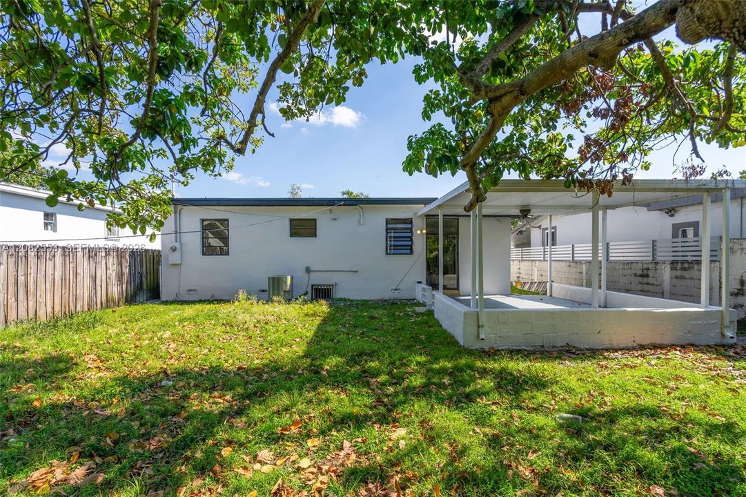 En Venta: $555,000 (3 camas, 2 baños, 0 Pies cuadrados)
