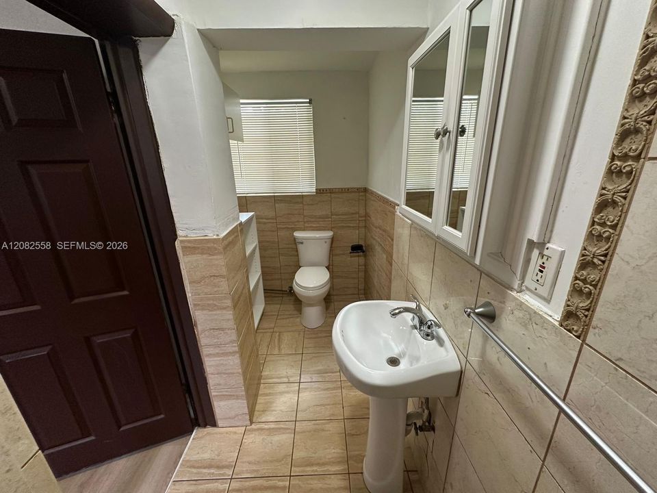 В аренду: $1,450 (1 спален, 1 ванн, 1604 Квадратных фут)