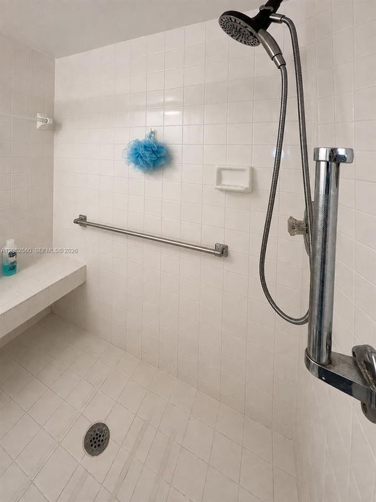 На продажу: $189,900 (2 спален, 2 ванн, 1215 Квадратных фут)
