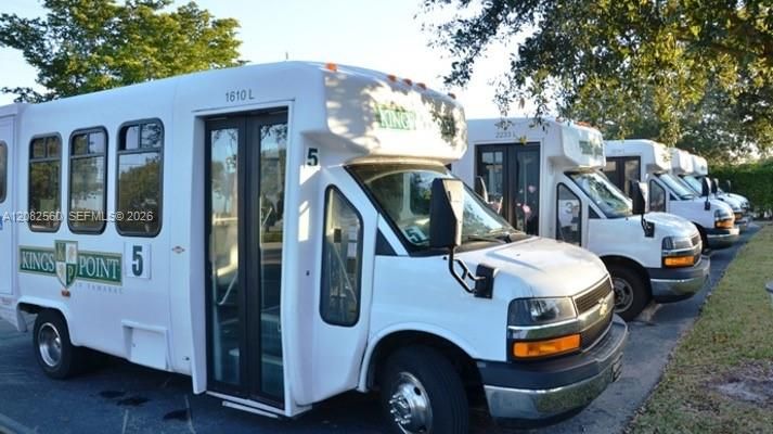 На продажу: $189,900 (2 спален, 2 ванн, 1215 Квадратных фут)