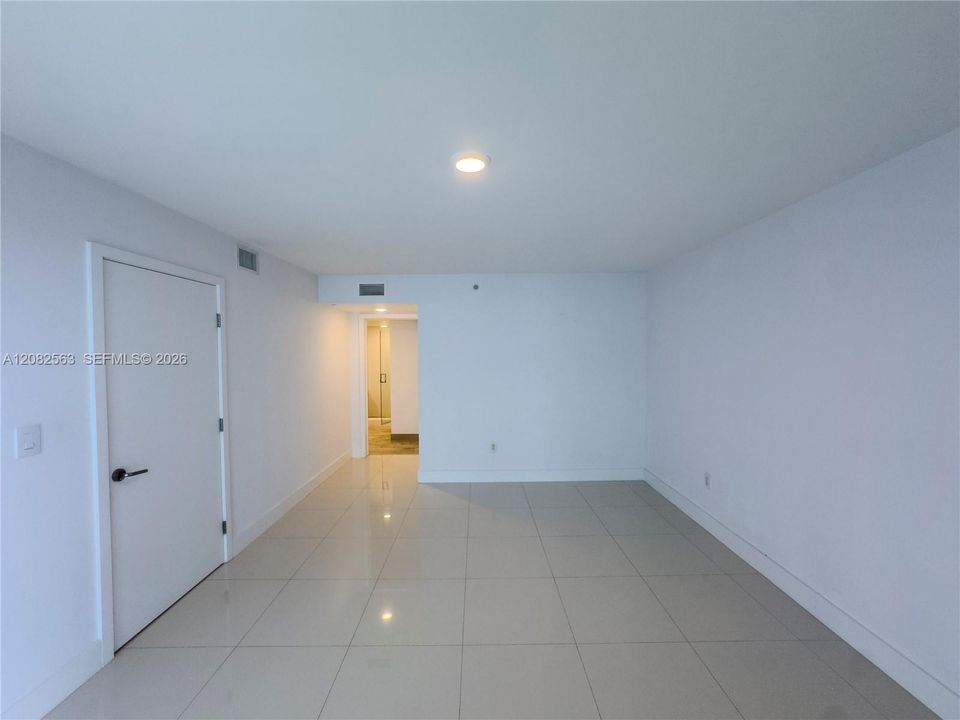 For Rent: $4,200 (2 beds, 2 baths, 1030 Square Feet)