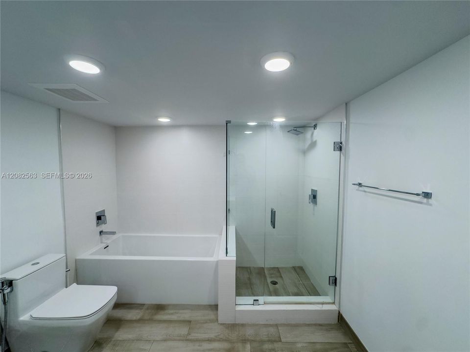 For Rent: $4,200 (2 beds, 2 baths, 1030 Square Feet)