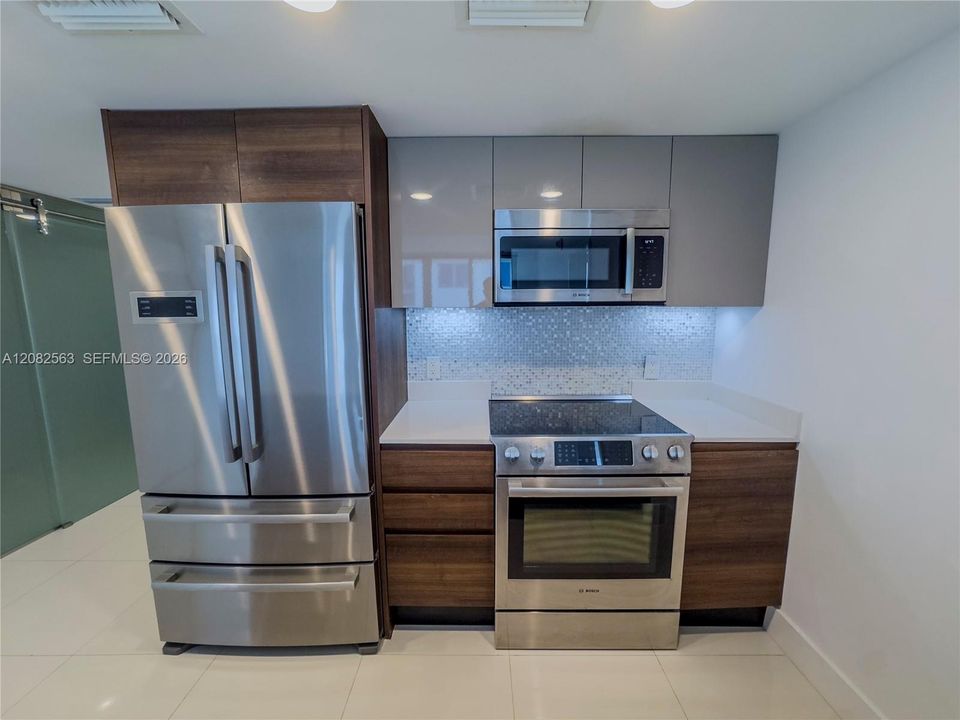 For Rent: $4,200 (2 beds, 2 baths, 1030 Square Feet)