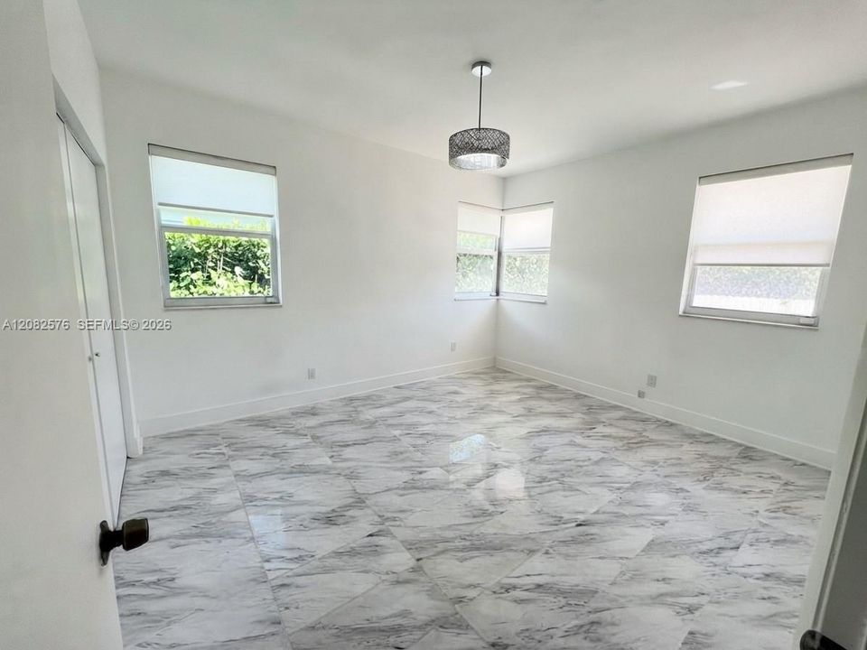 В аренду: $6,500 (3 спален, 3 ванн, 1696 Квадратных фут)