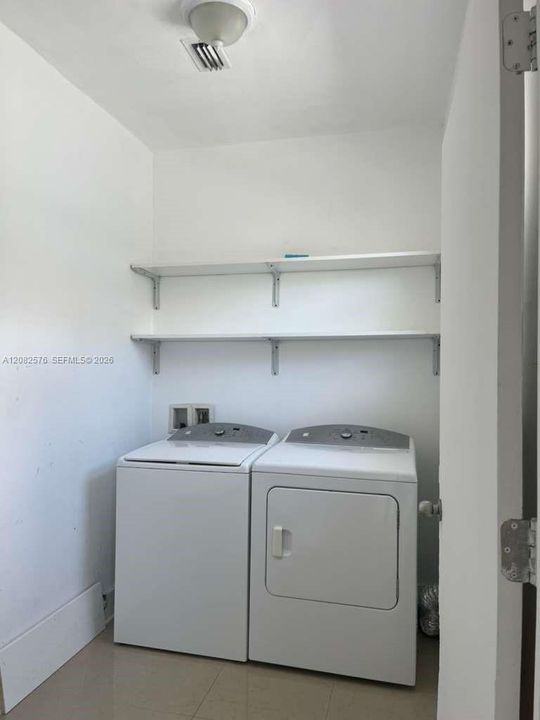 В аренду: $6,500 (3 спален, 3 ванн, 1696 Квадратных фут)