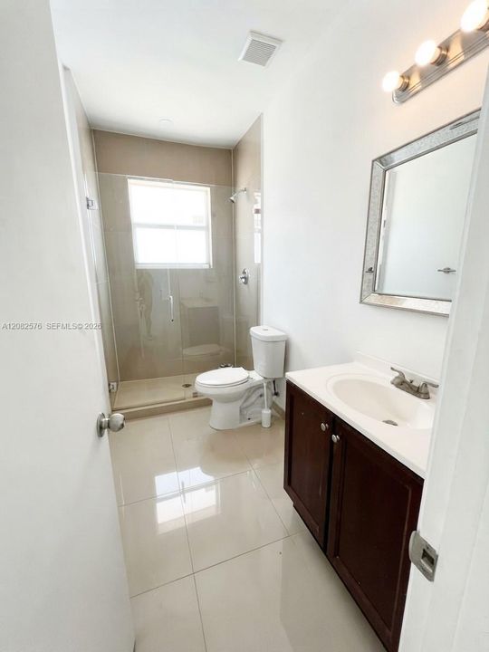 В аренду: $6,500 (3 спален, 3 ванн, 1696 Квадратных фут)
