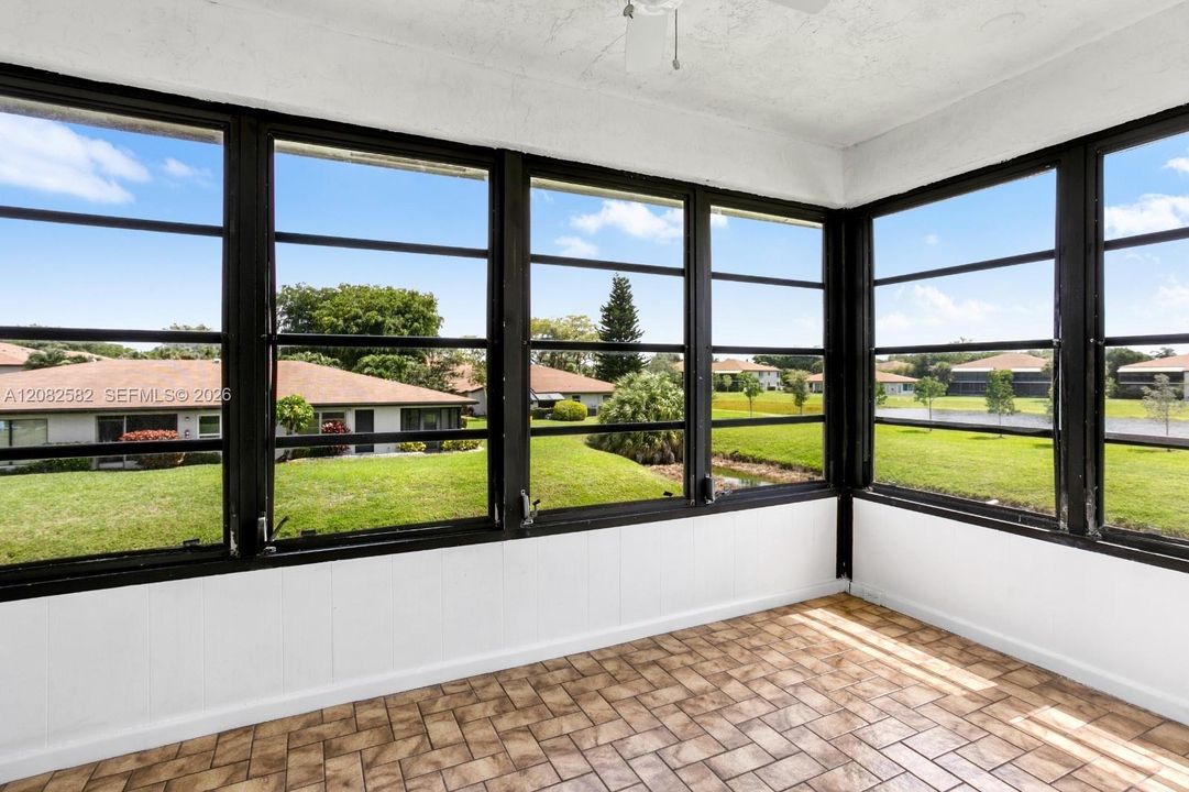 For Rent: $2,200 (2 beds, 2 baths, 1198 Square Feet)