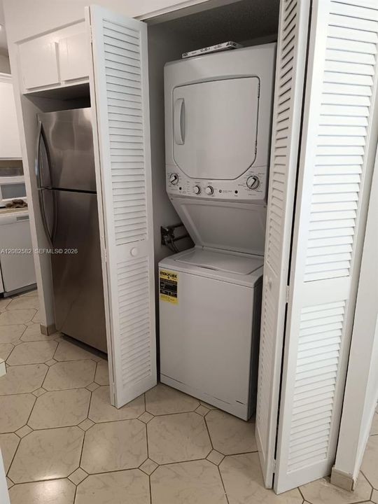 For Rent: $2,200 (2 beds, 2 baths, 1198 Square Feet)