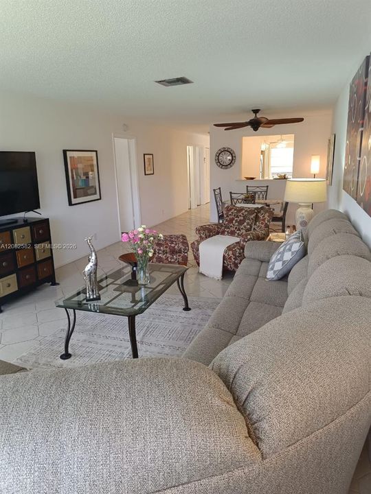 For Rent: $2,200 (2 beds, 2 baths, 1198 Square Feet)