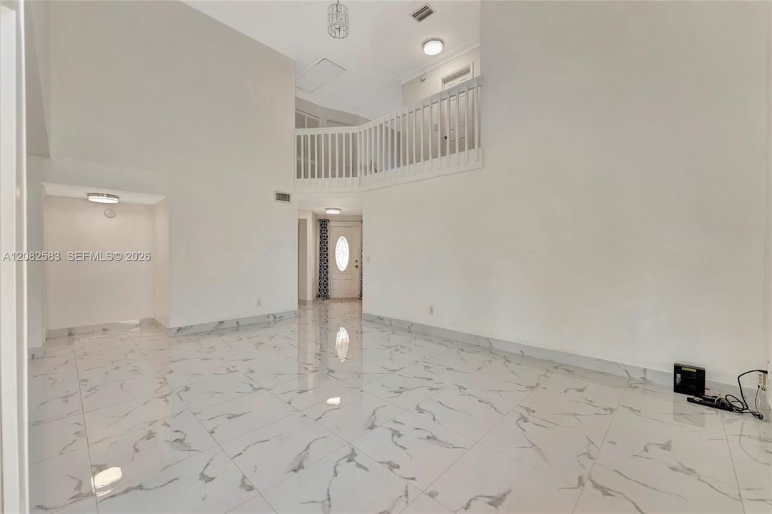 В аренду: $4,000 (4 спален, 2 ванн, 2276 Квадратных фут)