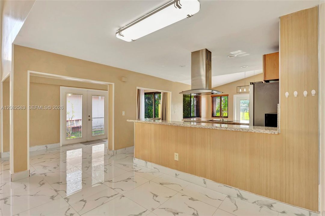 В аренду: $4,000 (4 спален, 2 ванн, 2276 Квадратных фут)