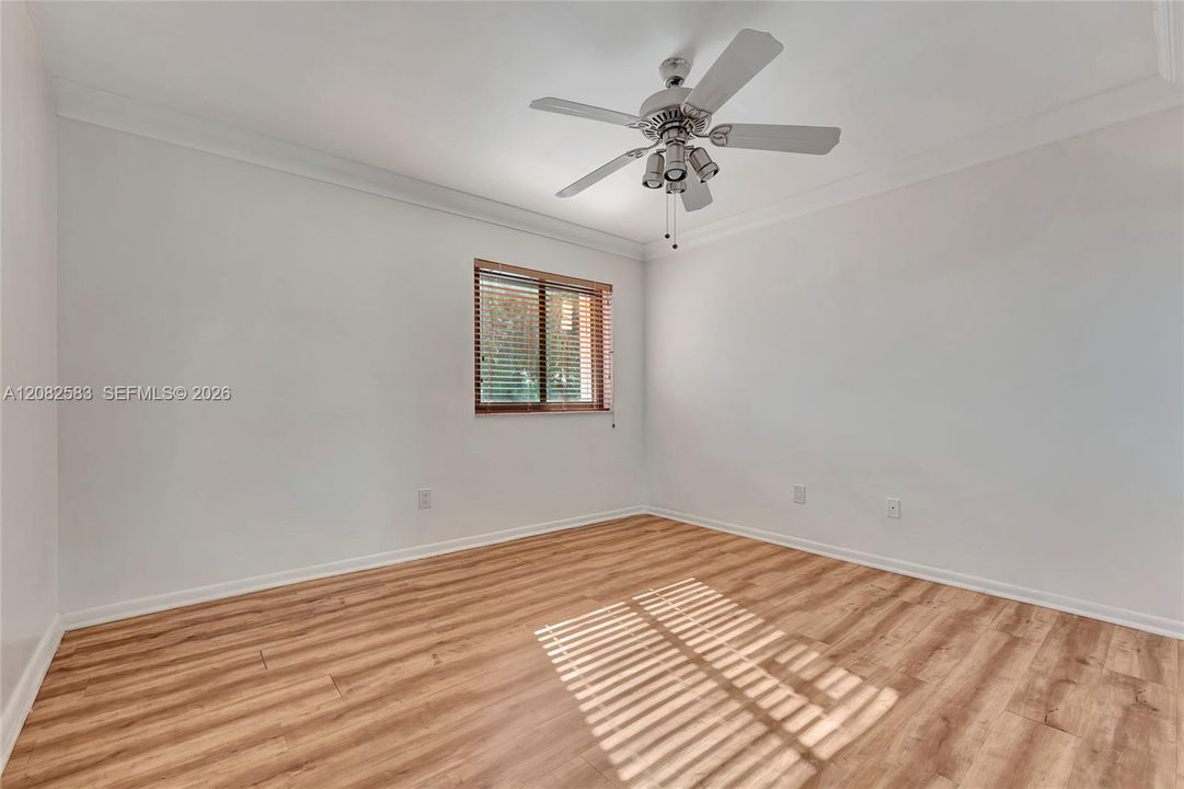 В аренду: $4,000 (4 спален, 2 ванн, 2276 Квадратных фут)