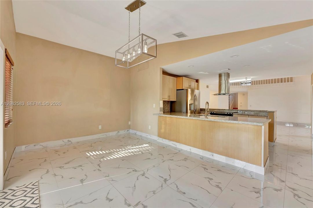 В аренду: $4,000 (4 спален, 2 ванн, 2276 Квадратных фут)