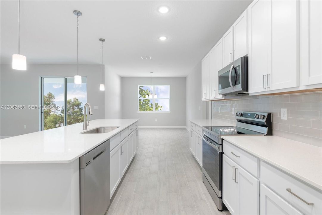 For Sale: $384,900 (3 beds, 2 baths, 1983 Square Feet)