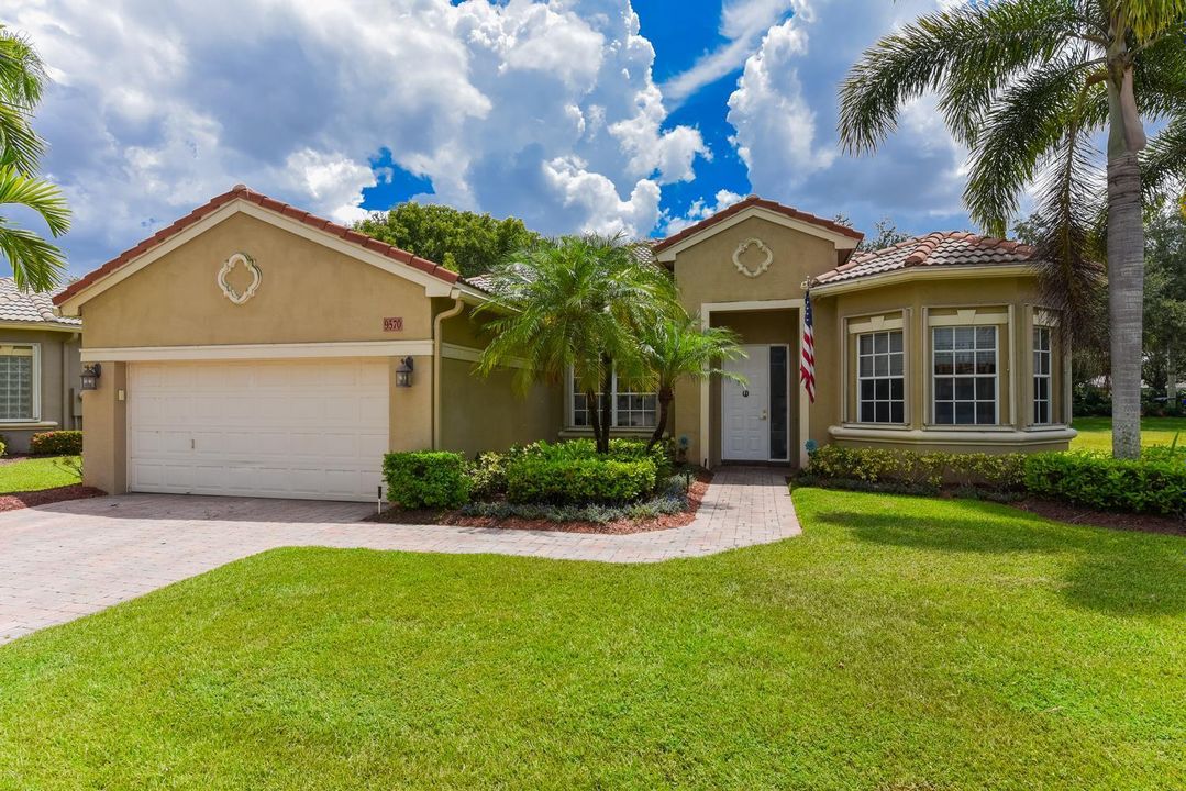 002-046-9570 Lantern Bay Cir-1498x1000
