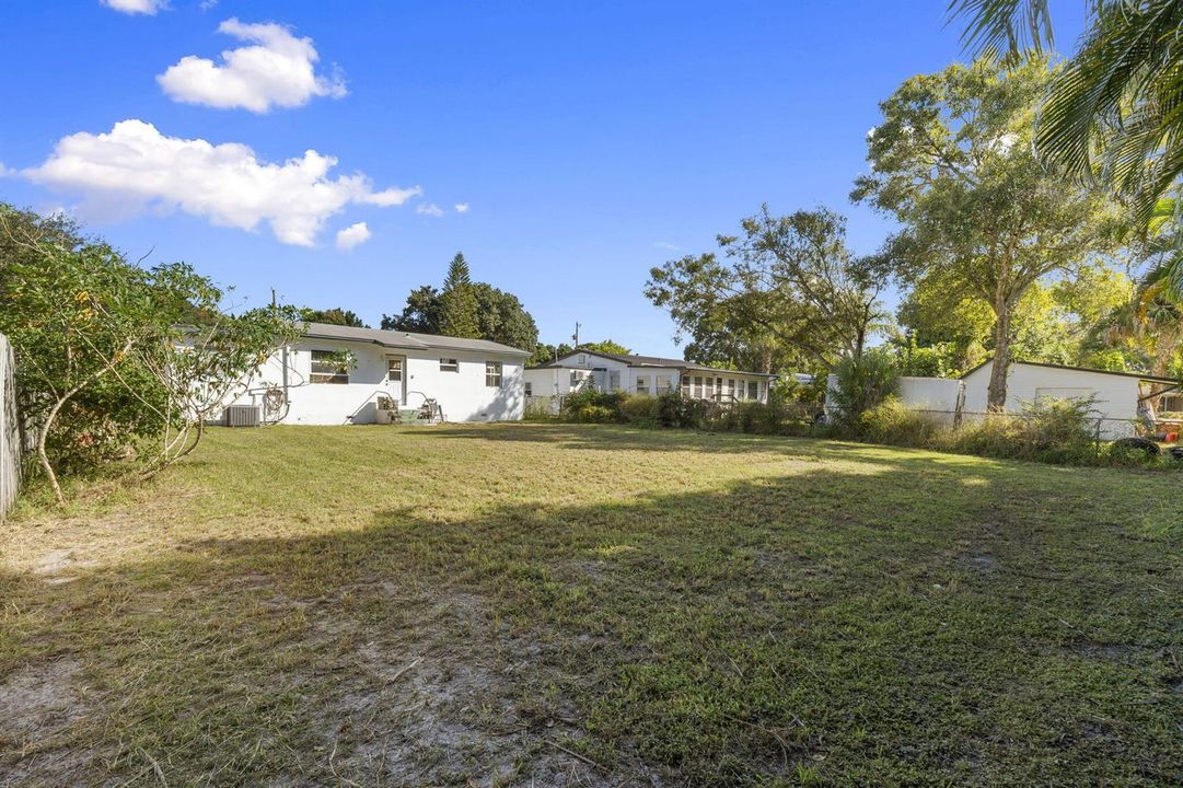 1107 JASMINE AVE1