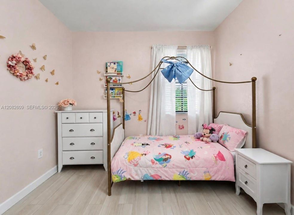 For Sale: $400,000 (3 beds, 2 baths, 1524 Square Feet)