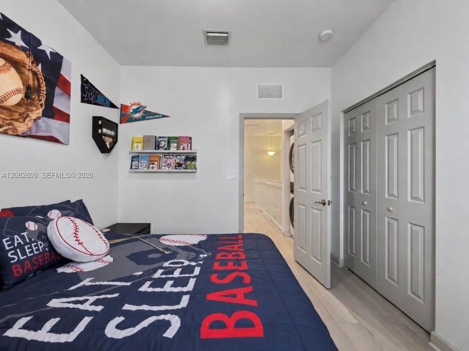 For Sale: $400,000 (3 beds, 2 baths, 1524 Square Feet)
