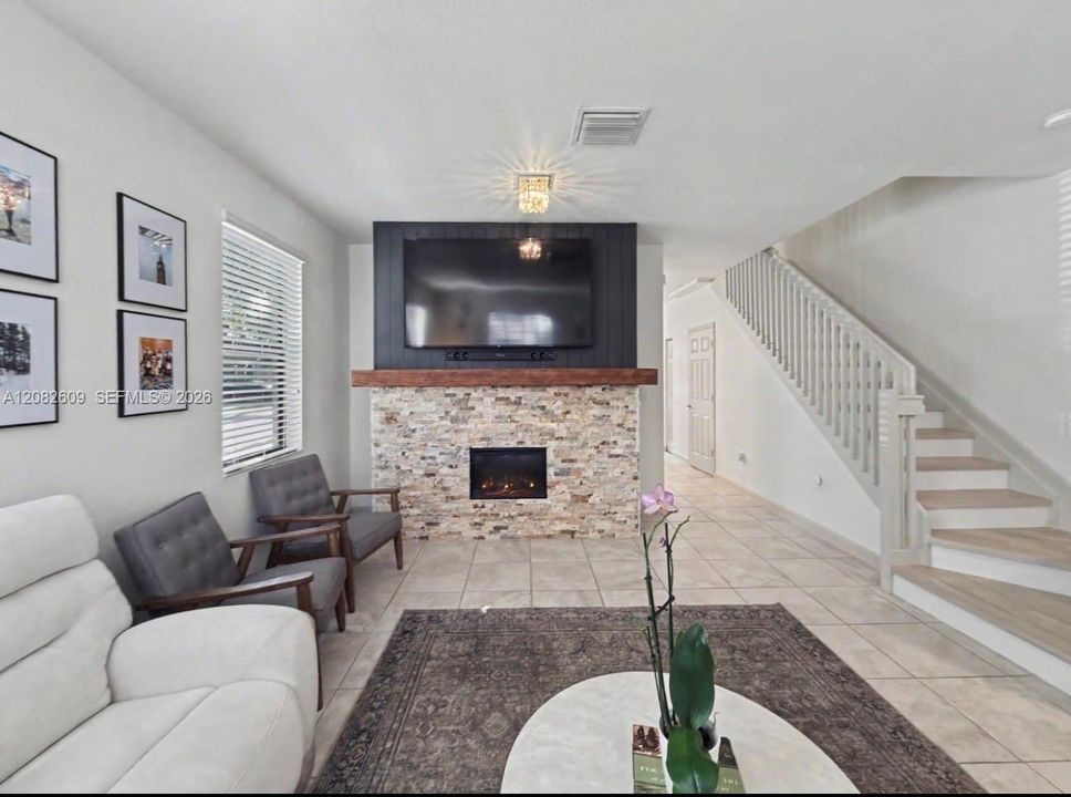 For Sale: $400,000 (3 beds, 2 baths, 1524 Square Feet)