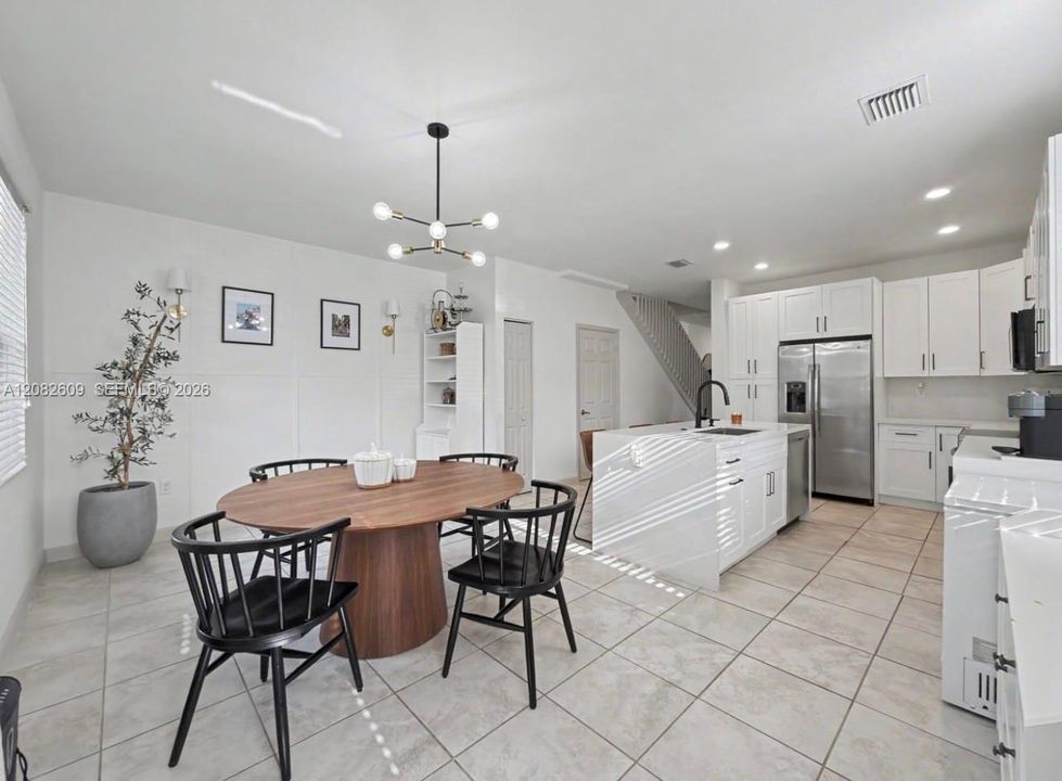For Sale: $400,000 (3 beds, 2 baths, 1524 Square Feet)