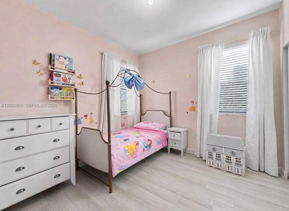 For Sale: $400,000 (3 beds, 2 baths, 1524 Square Feet)