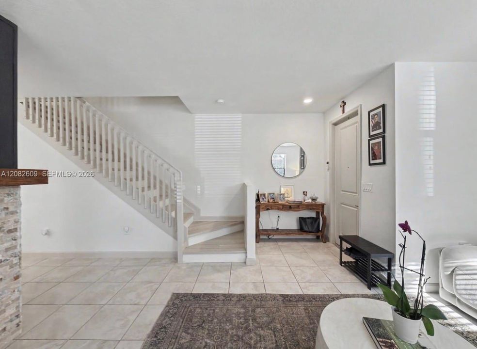 For Sale: $400,000 (3 beds, 2 baths, 1524 Square Feet)