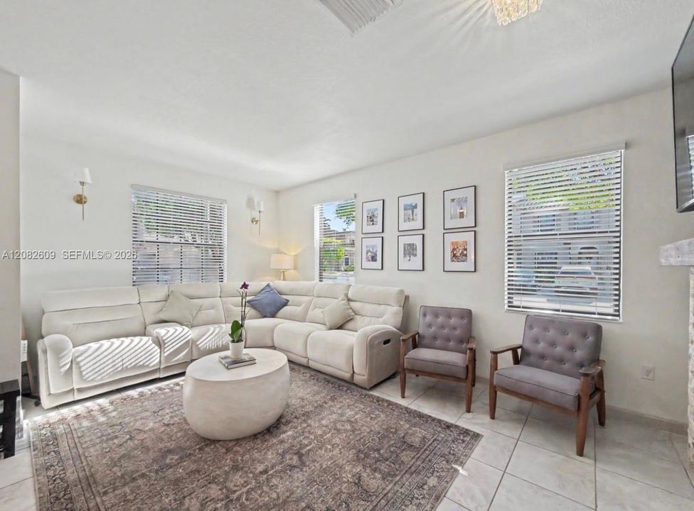 For Sale: $400,000 (3 beds, 2 baths, 1524 Square Feet)