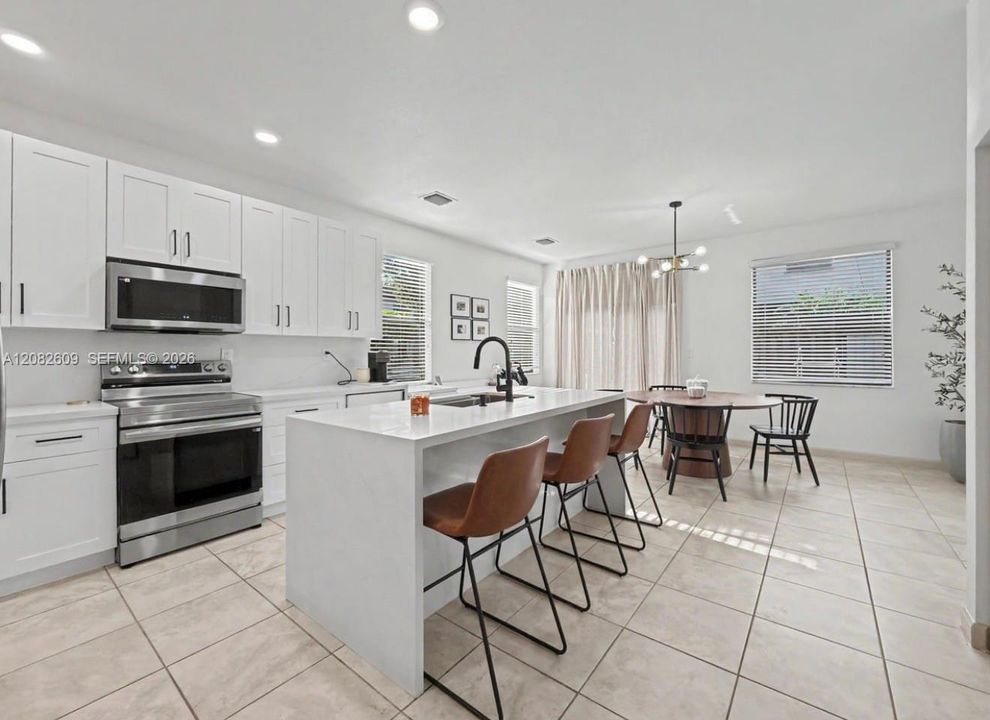 For Sale: $400,000 (3 beds, 2 baths, 1524 Square Feet)