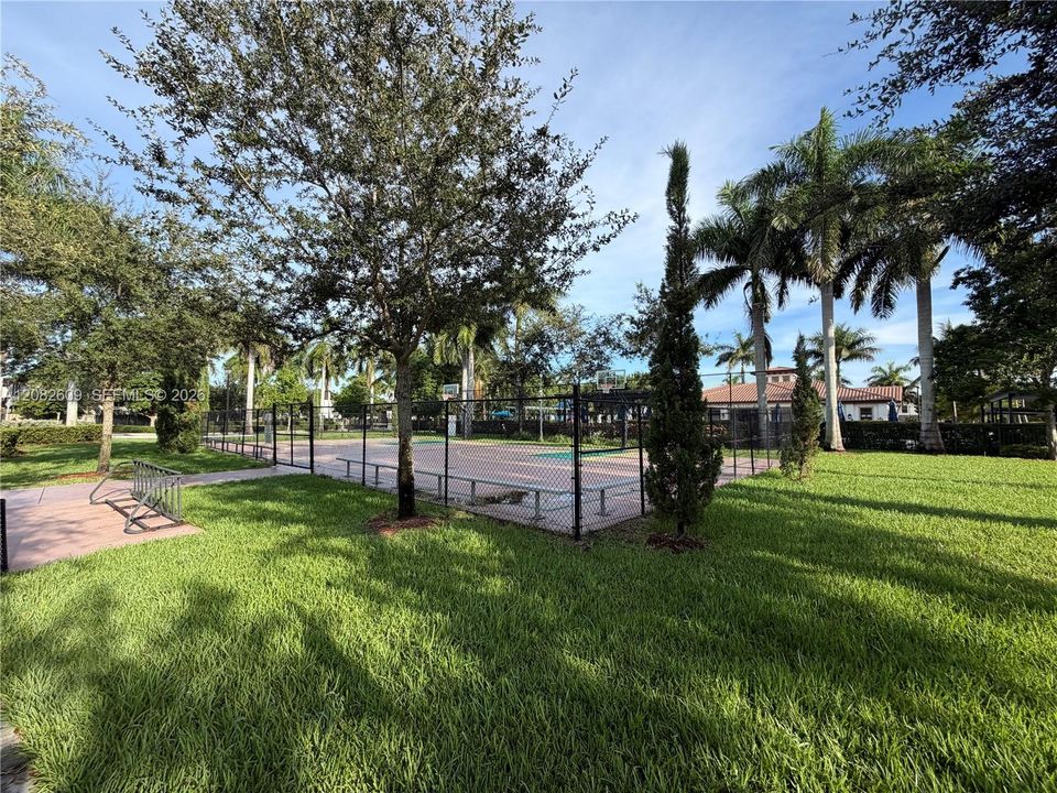 For Sale: $400,000 (3 beds, 2 baths, 1524 Square Feet)