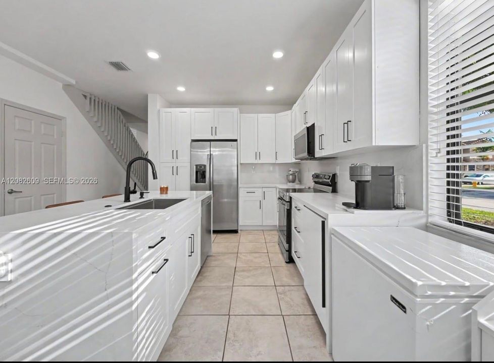 For Sale: $400,000 (3 beds, 2 baths, 1524 Square Feet)