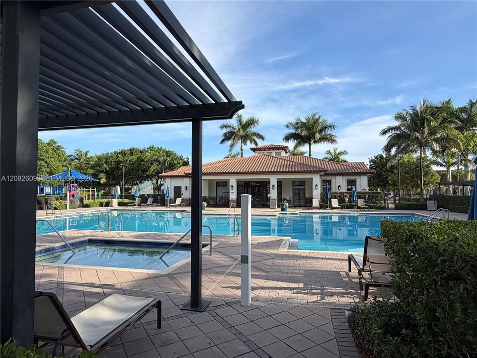 For Sale: $400,000 (3 beds, 2 baths, 1524 Square Feet)
